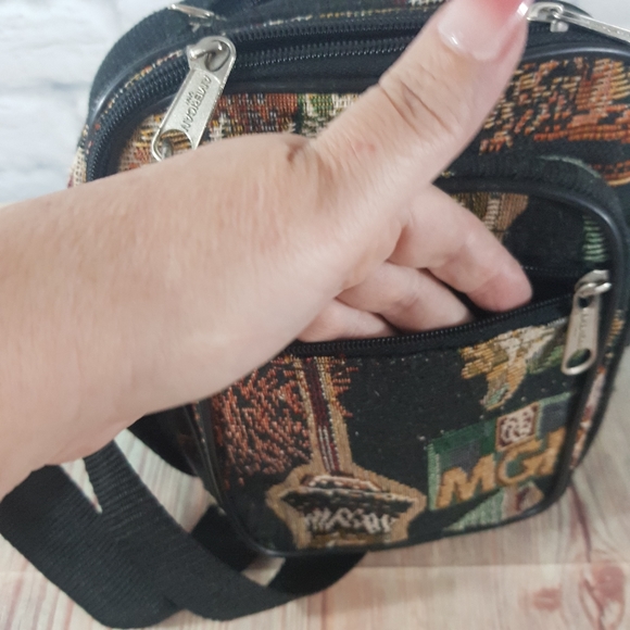 American Uni VTG Tapestry Multi Crossbody - Picture 5 of 13